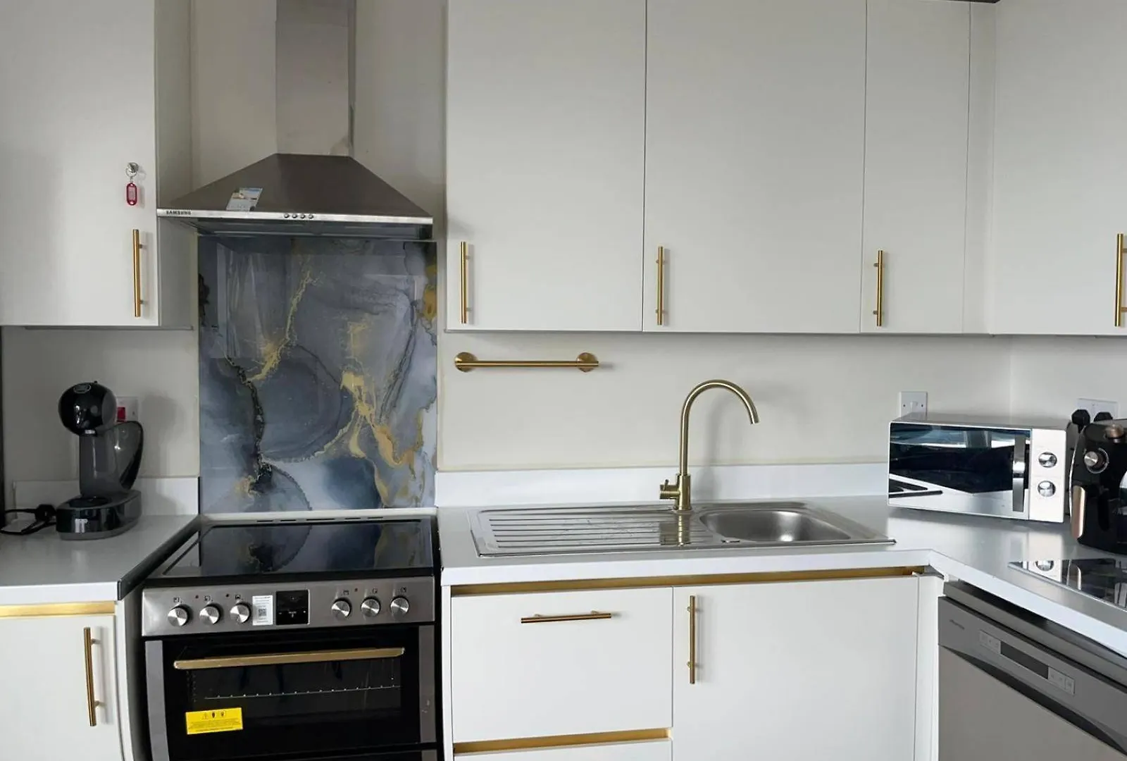 Apartment 1 Bed-Sleeps 3-Balcony-Parking-5 Min Canary Wharf