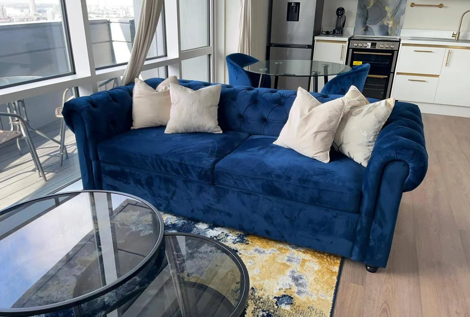 1 Bed-Sleeps 3-Balcony-Parking-5 Min Canary Wharf شقة لندن